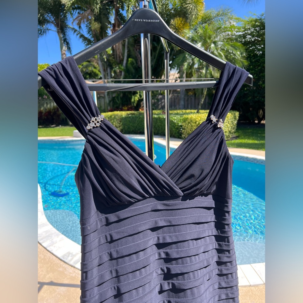 R&M Richards Navy Formal Evening Gown – Size 12 – Elegant Sleeveless Dress